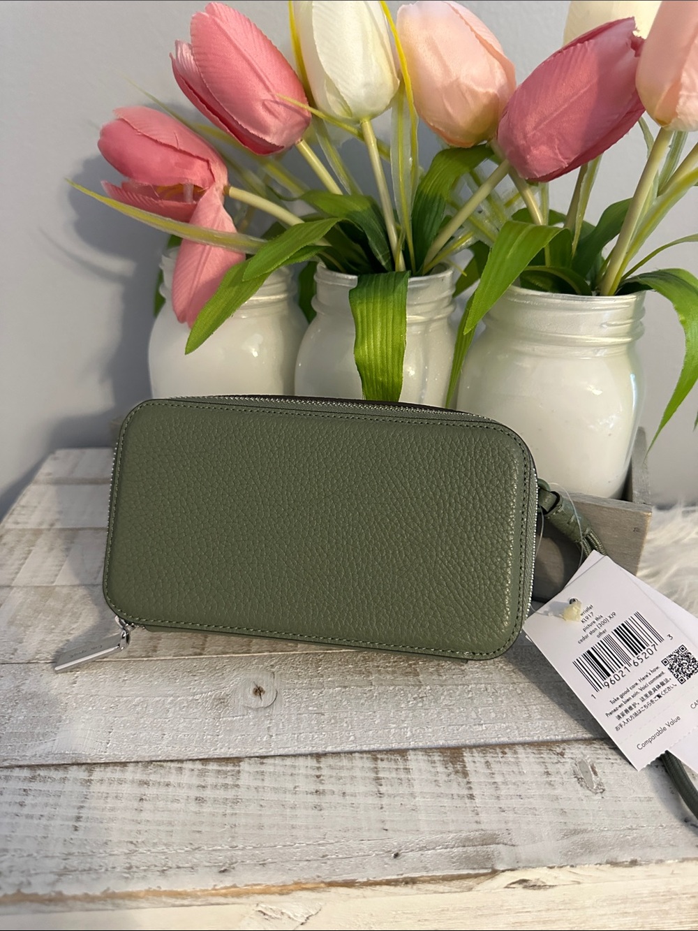 Nwt Kate spade picture this 3d camera wristlet - Picture 7 of 11